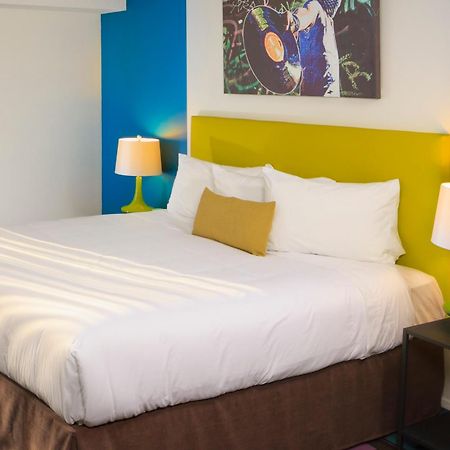 Hotel Zed Келоуна Экстерьер фото