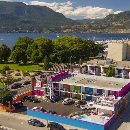 Hotel Zed Келоуна Экстерьер фото