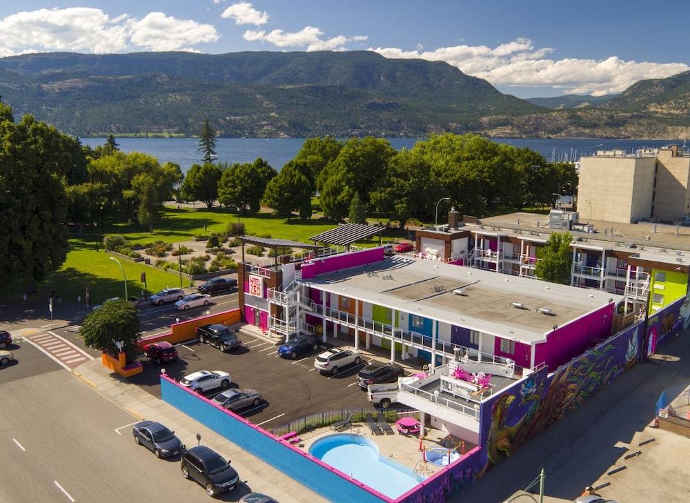 Hotel Zed Келоуна Экстерьер фото