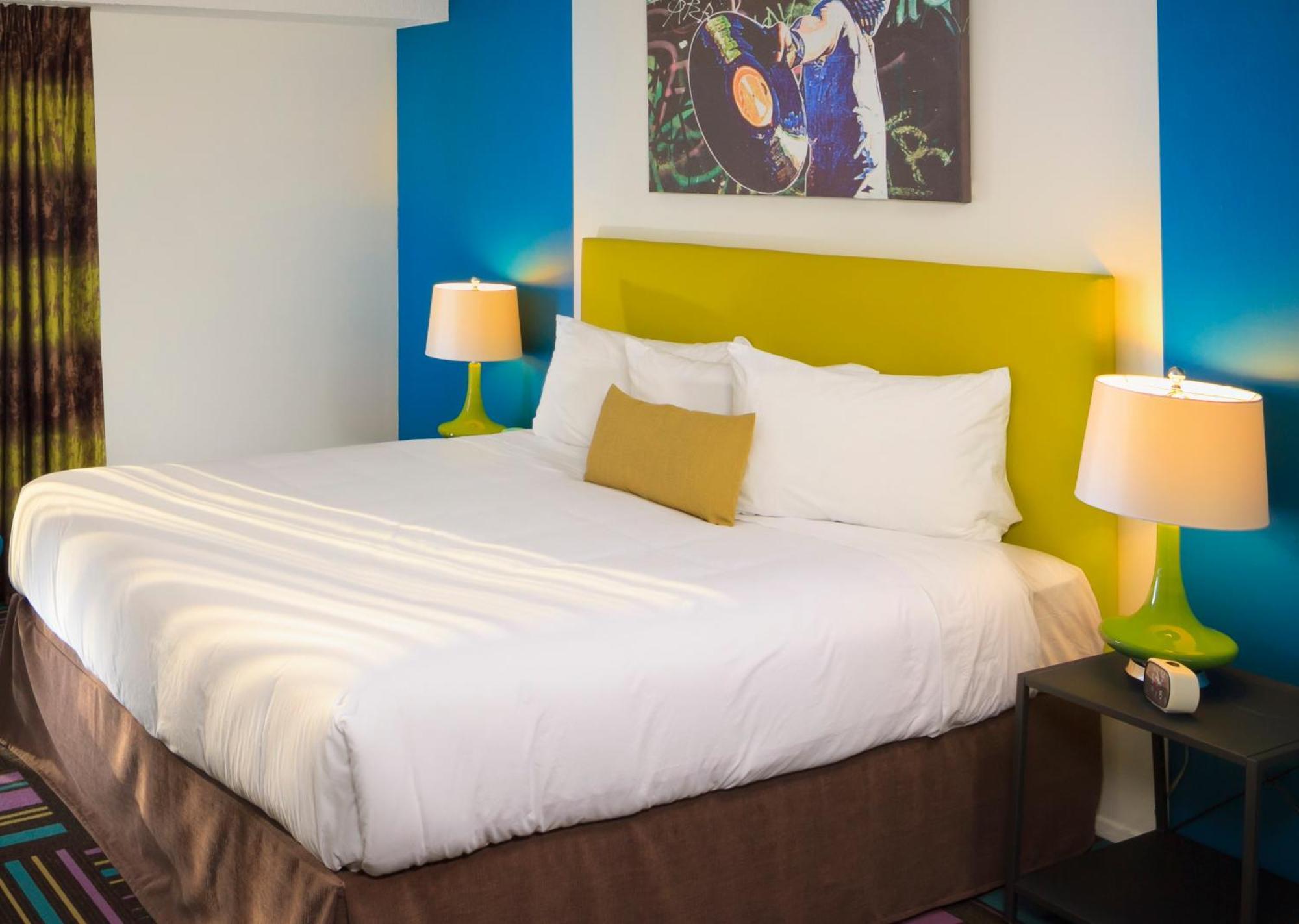 Hotel Zed Келоуна Экстерьер фото
