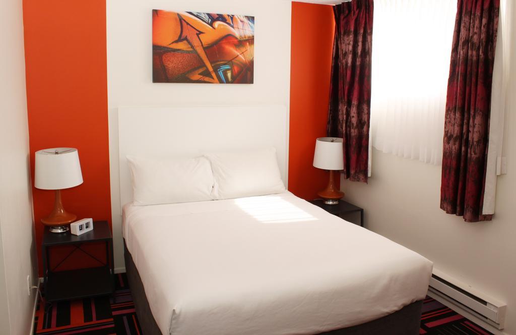 Hotel Zed Келоуна Экстерьер фото