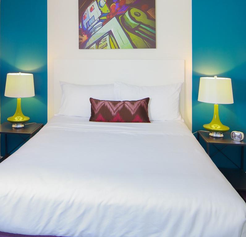 Hotel Zed Келоуна Экстерьер фото
