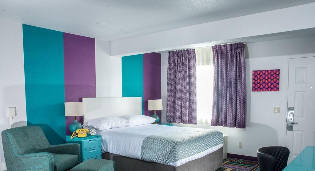 Hotel Zed Келоуна Экстерьер фото