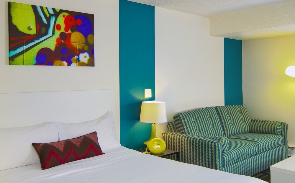 Hotel Zed Келоуна Экстерьер фото