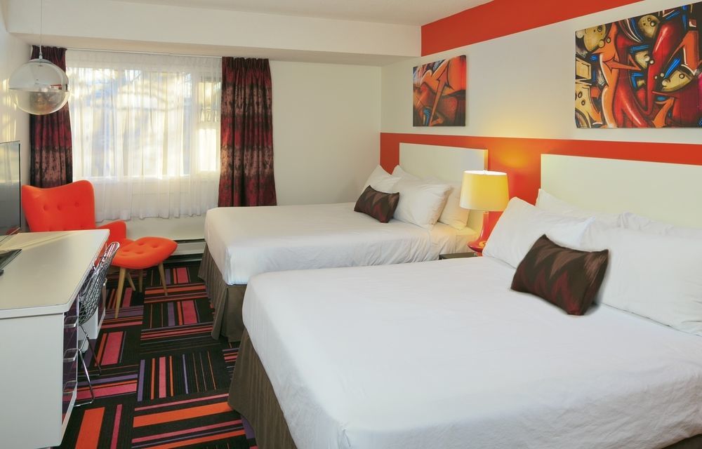 Hotel Zed Келоуна Экстерьер фото