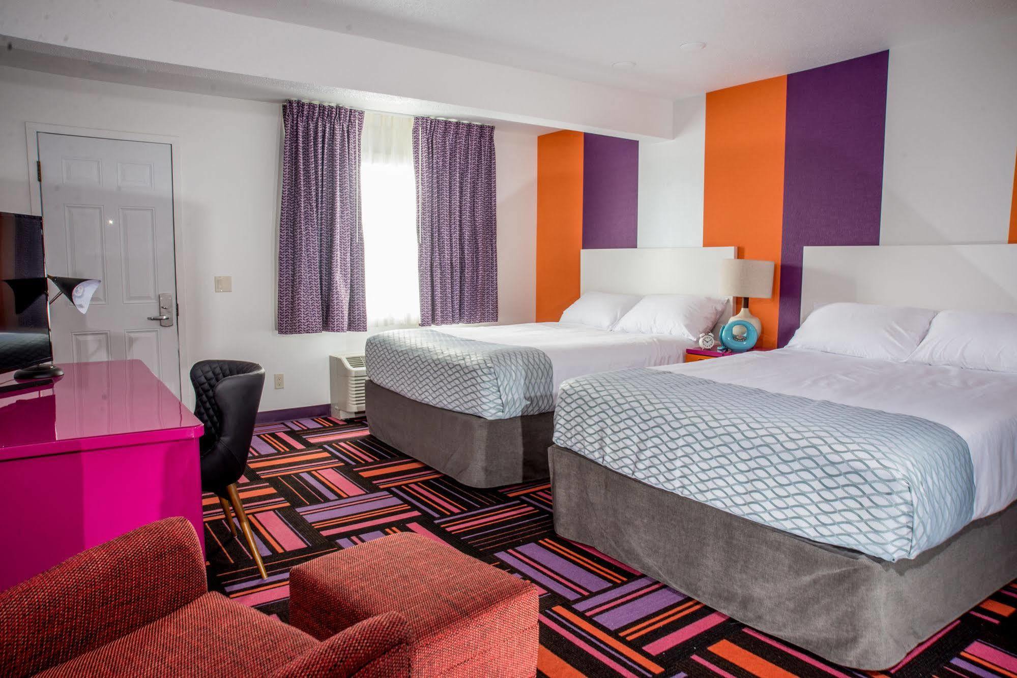 Hotel Zed Келоуна Экстерьер фото