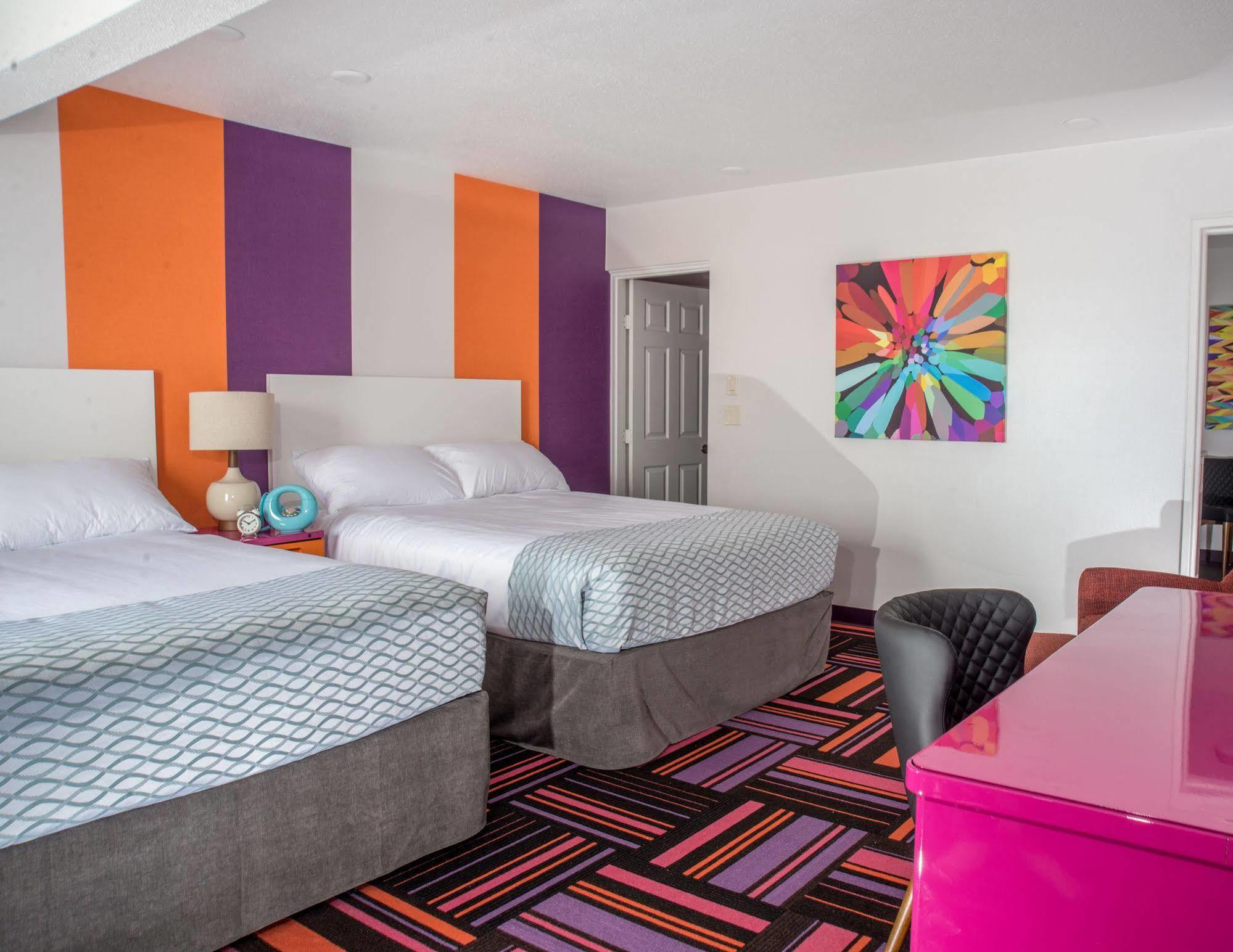 Hotel Zed Келоуна Экстерьер фото